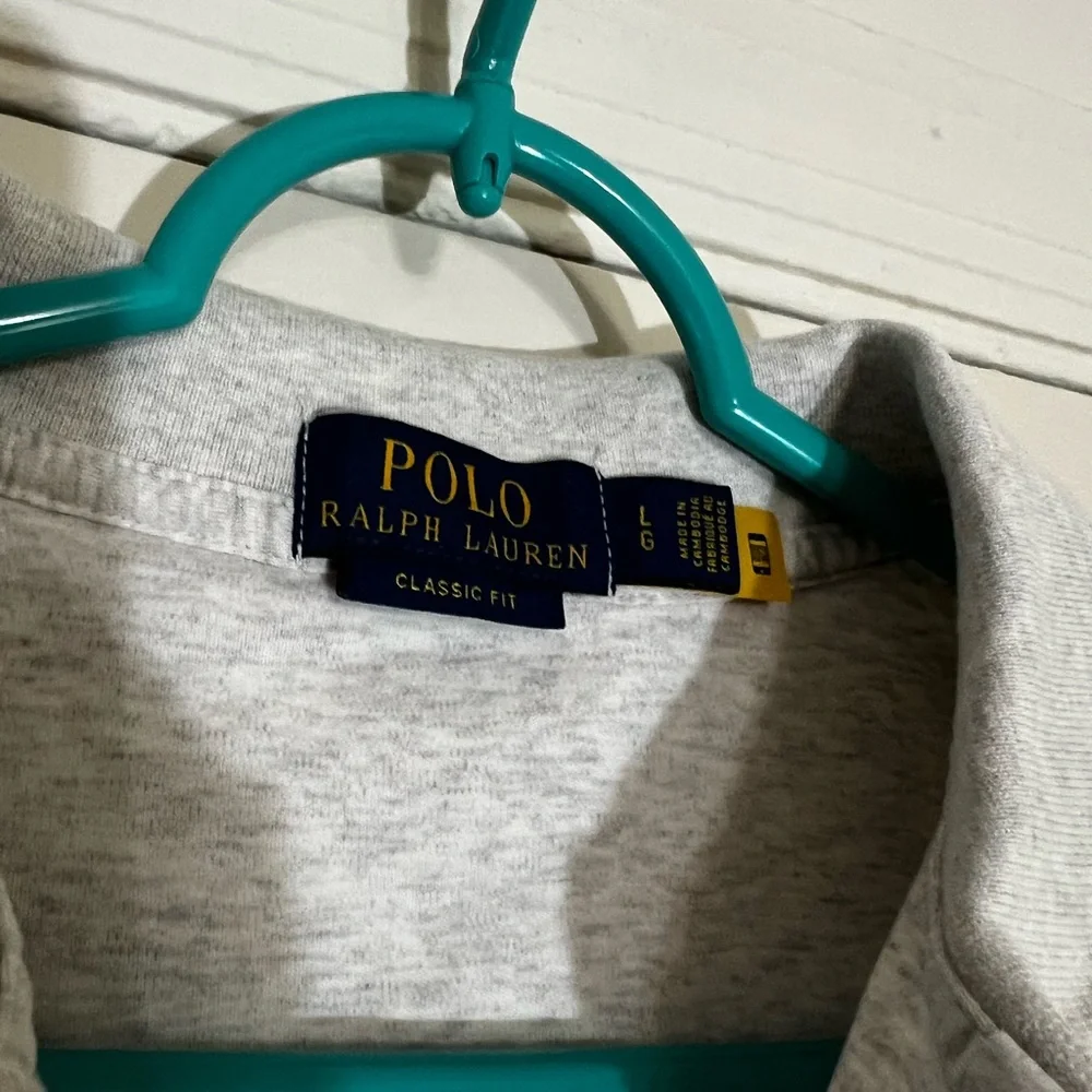 Grey Polo Ralph Lauren classic fit polo shirt
Size Large
In great condition - Picture 3 of 6